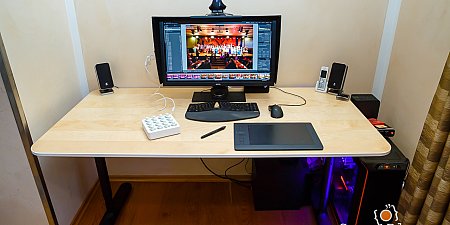 Dj Techtools P554-1 Midi Fighter Twister on my desk